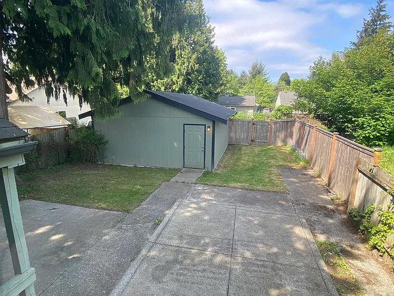 Ashworth Ave N — Photo 11