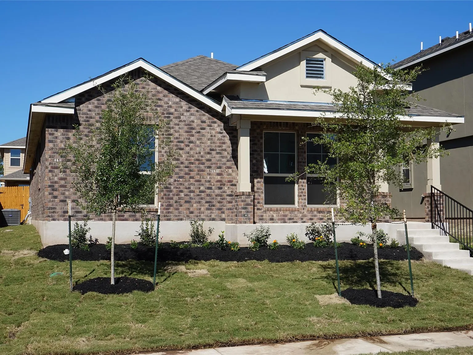 4 bed, 2.0 bath, 1488 sqft, $1,800 — Photo 2