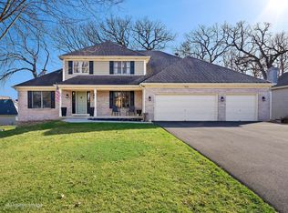 210 Long Oak Dr, West Chicago, IL 60185