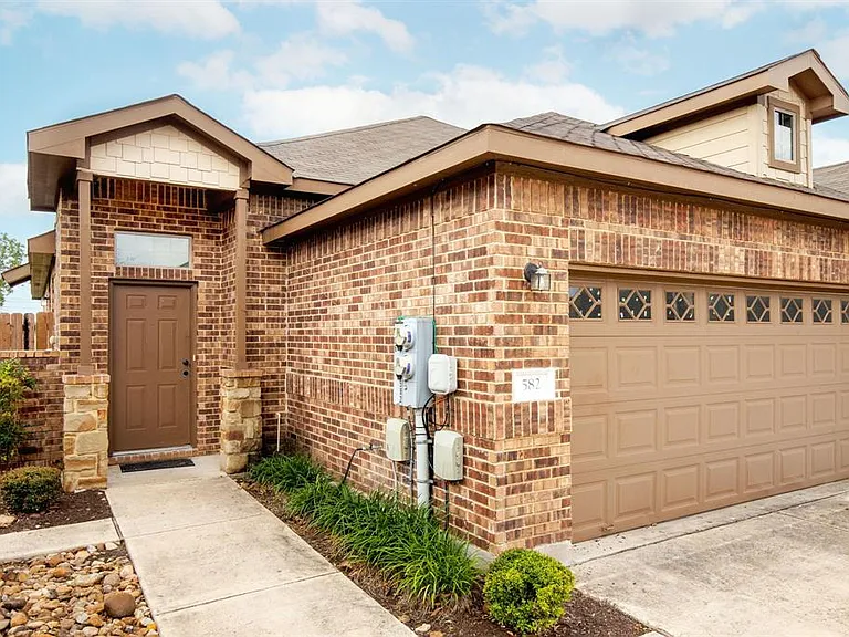 586 Creekside Cir — Photo 7