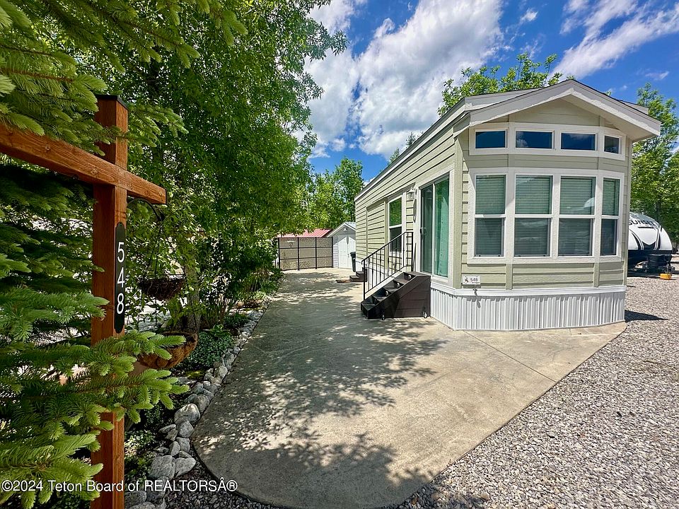 1st image of 548 Oxbow Dr