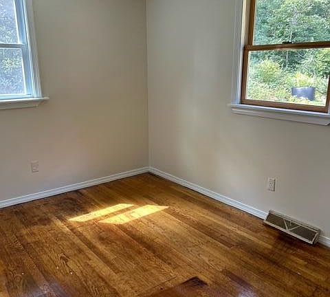 3rd image of 119 Heritage Circle