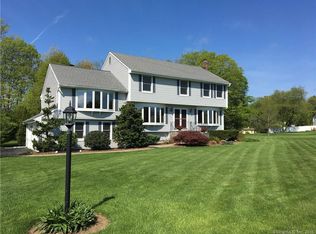 3 Newbury Ct, Simsbury, CT 06070