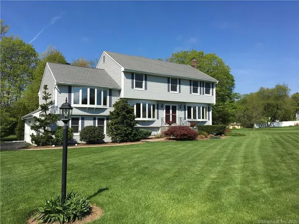 3 Newbury Ct, Simsbury, CT 06070