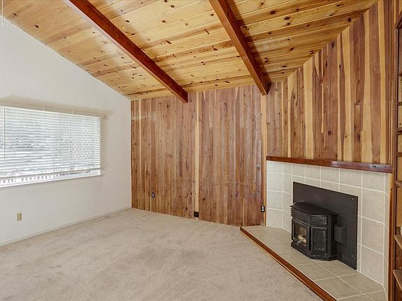 4th image of 220 Sylvan Ave