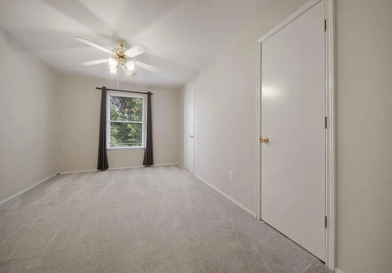 8016 Golf Green Cir — Photo 15