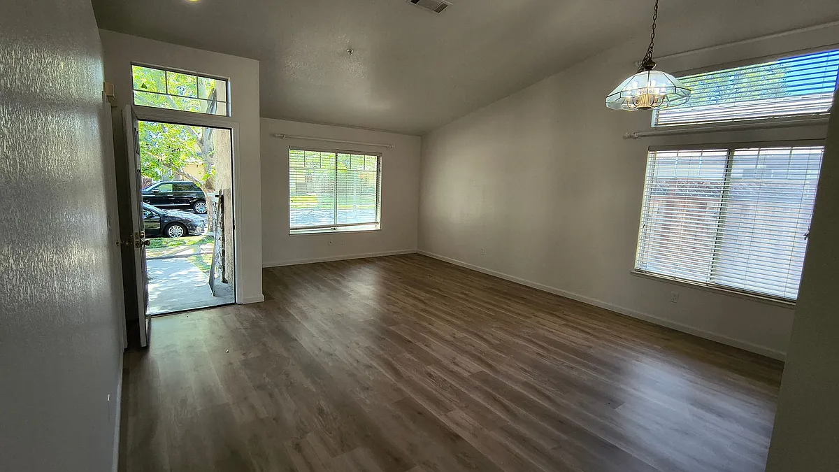 Building Photo - 6968 Sunridge Dr
