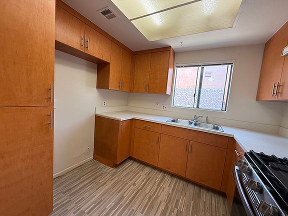 4th image of 429 N Curtis Ave #2