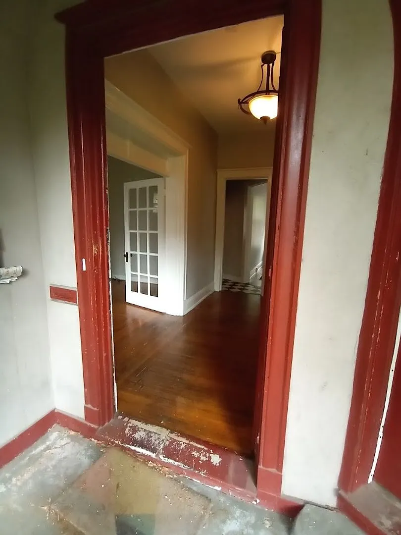 415 Belgravia Ct — Photo 2