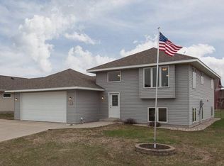 101 Lynx Ln, Mankato, MN 56001
