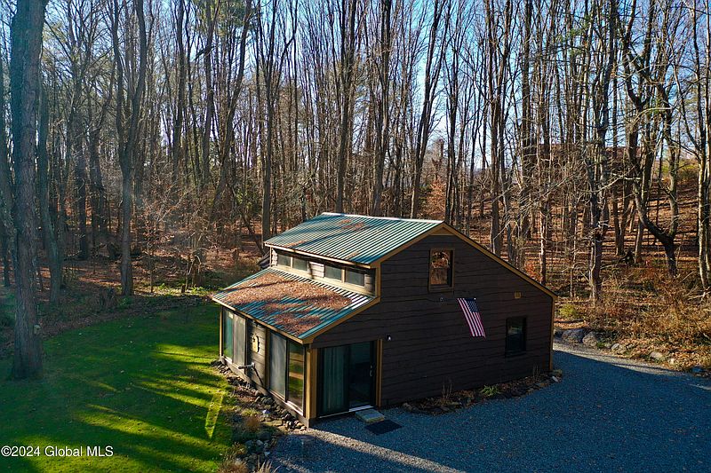 3rd image of 172 Seven Hills Road