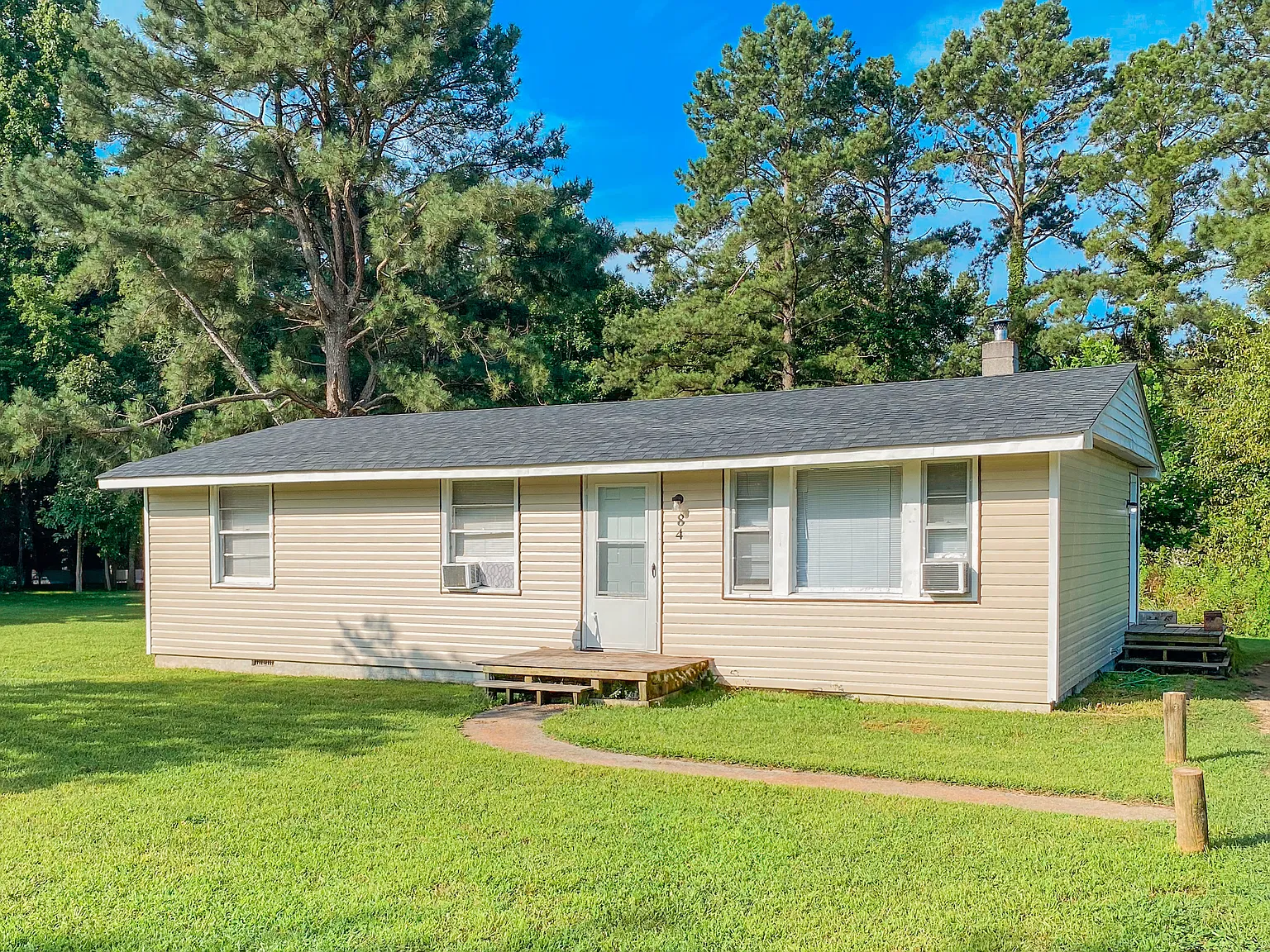 3 bed, 1350 sqft, $1,399 — Photo 1