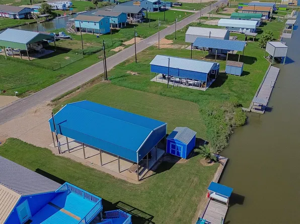 147 County Road 202, Bay City, TX 77414