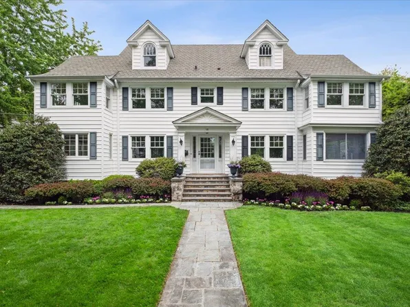16 Broadfield Road, New Rochelle, NY 10804