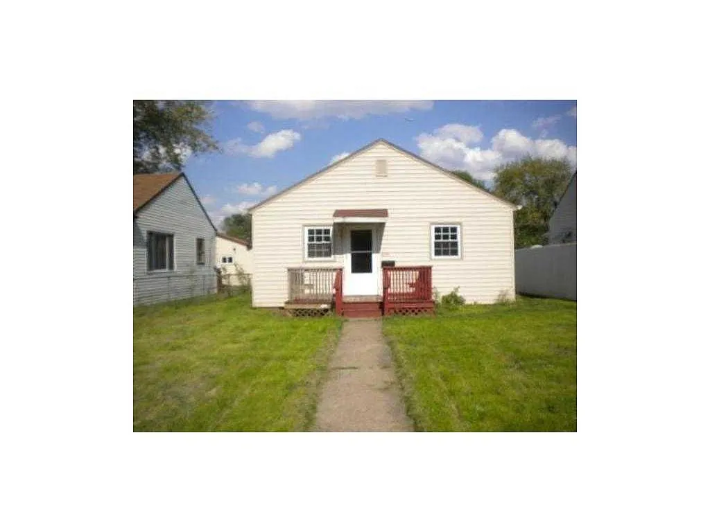 1055 N Somerset Ave photo 1