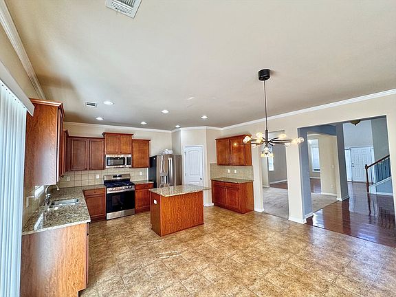 5th image of 402 Sweetwood Ct