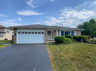 1713 Apple Valley Rd, Bolingbrook, IL 60490