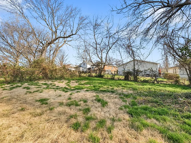 2415 Shirley Ave — Photo 27
