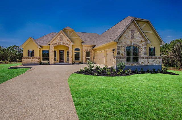 1st image of 929 Woodland Oaks