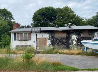 31 Hale Ave, Warwick, RI 02818