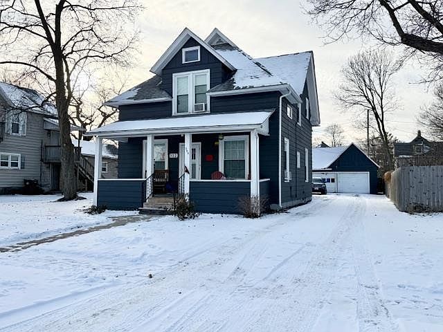 2nd image of 932 Oak St