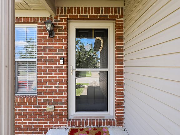 3rd image of 239 Baybrook Cir