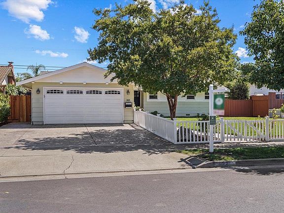 3rd image of 3827 Forestwood Dr