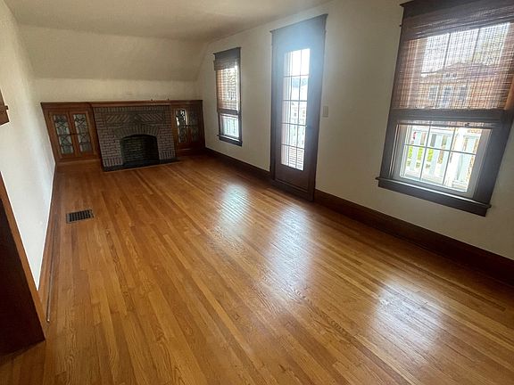 4th image of 55 Nassau Ave