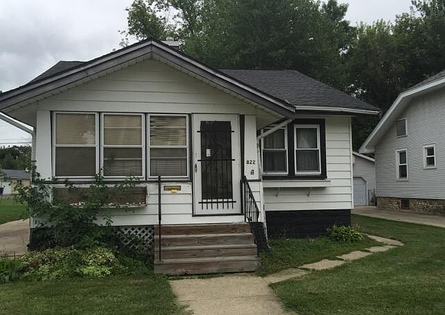 1st image of 822 Richardson St