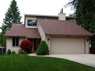 2322 Grove Park Rd, Fenton, MI 48430