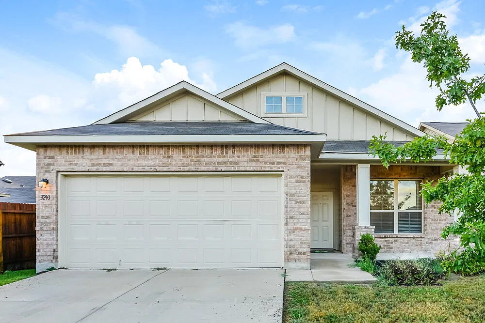 3 bed, 2.0 bath, 1553 sqft, $1,685 — Photo 1