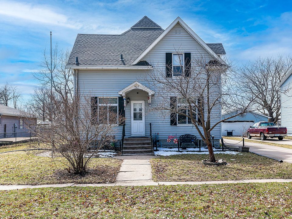 1st image of 907 7th St