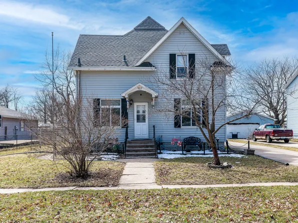 907 7th St, Durant, IA 52747