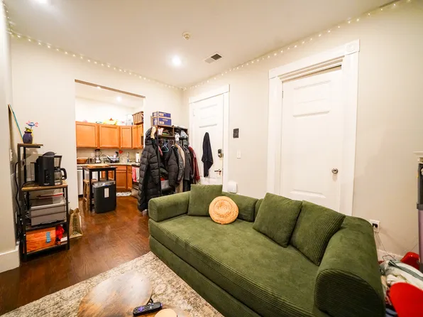 47 Bay State Rd APT 2R, Boston, MA 02215