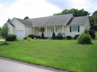 808 Navaho Dr, Maysville, KY 41056