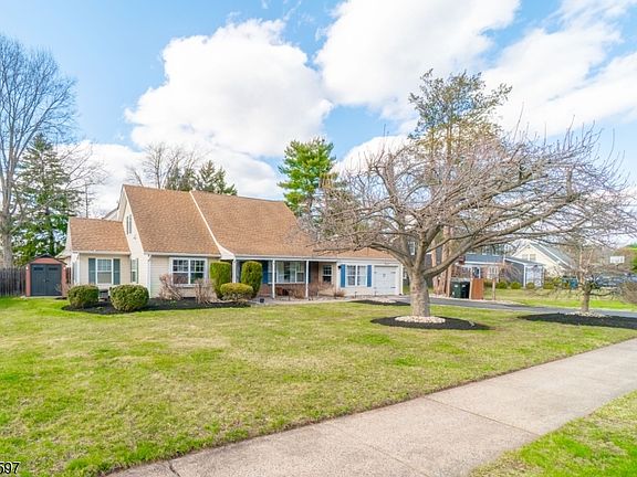 3rd image of 8 Dahlia Rd