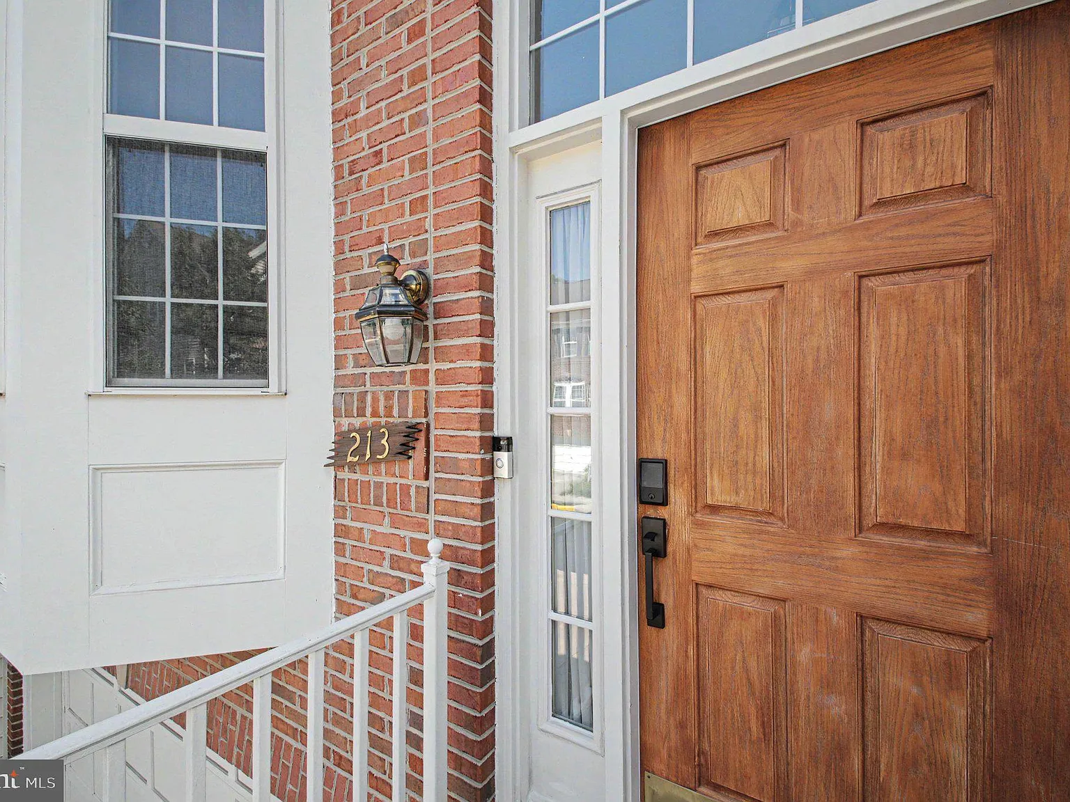 3 bed, 4.0 bath, 2416 sqft, $3,300 — Photo 4