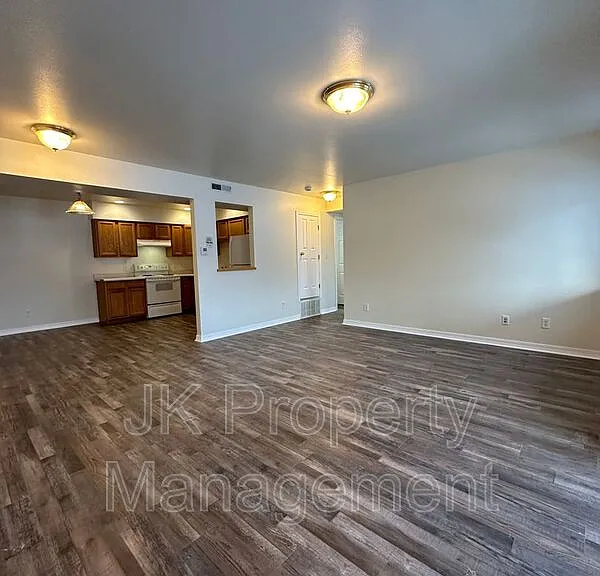1210 5th St S #10 — Photo 3