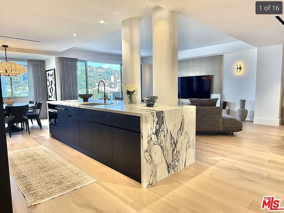 1st image of 818 N Doheny Dr #910