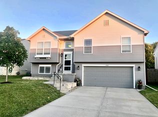 19611 Laci St, Omaha, NE 68135