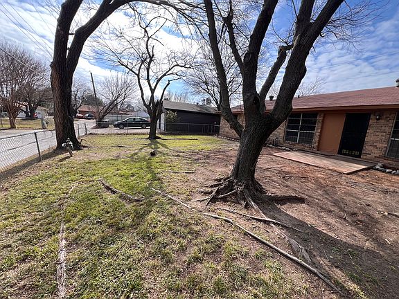 4th image of 2722 N Saint Augustine Dr