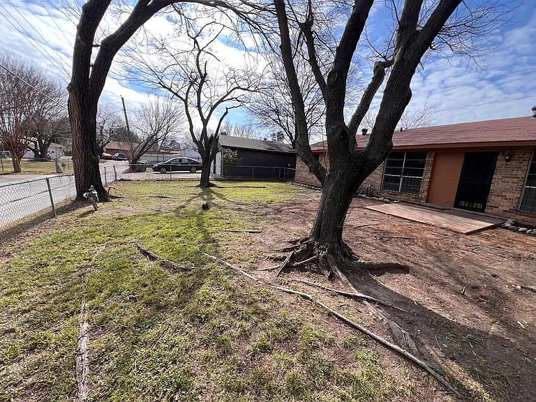2722 N Saint Augustine Dr — Photo 4