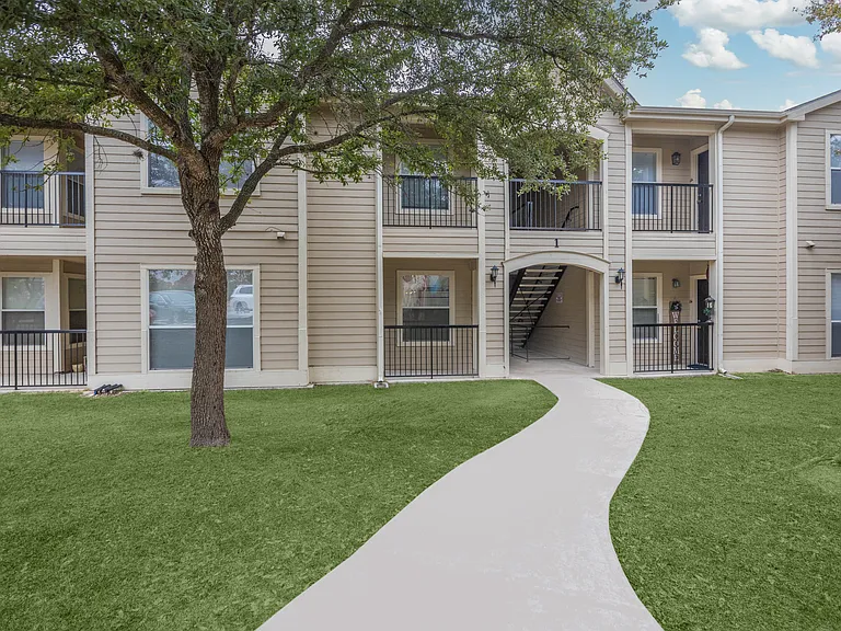 Crosspoint Oaks at Boerne — Photo 39