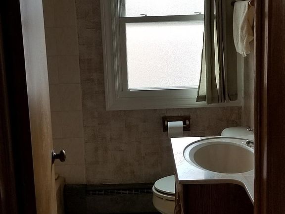 4th image of 1115 E Oak Ave