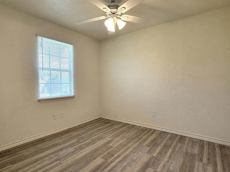 109 Will St — Photo 17