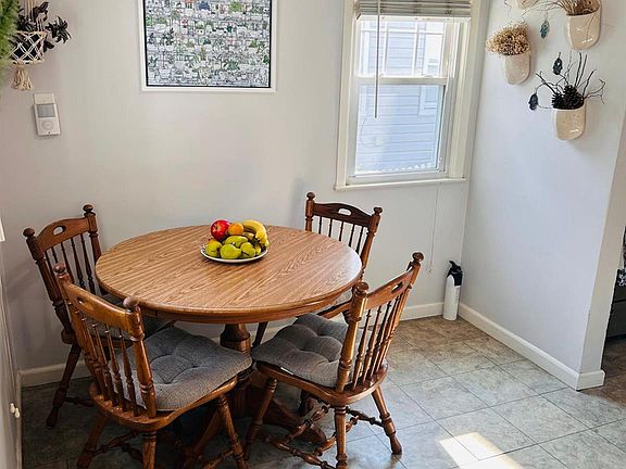 3rd image of 98 Albertson Place