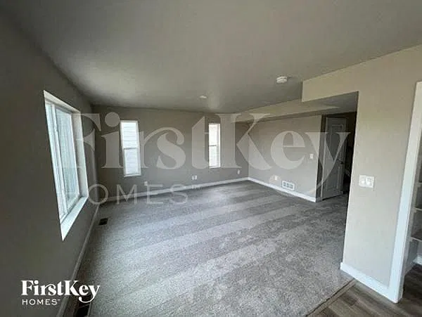 3 bed, 2.5 bath, 1562 sqft, $2,180 — Photo 3