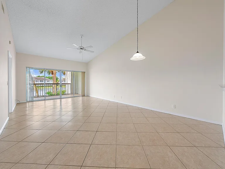 216 Cypress Point Dr — Photo 10