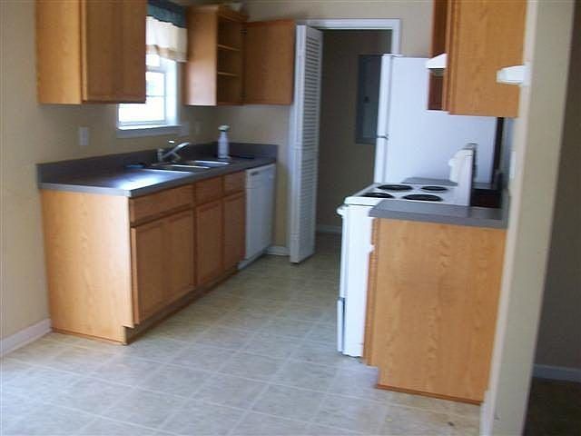 2nd image of 1246 Camellia Ct