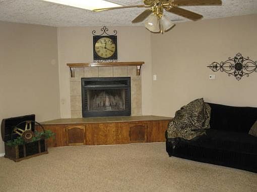 2nd image of 1614 S Globe Ave